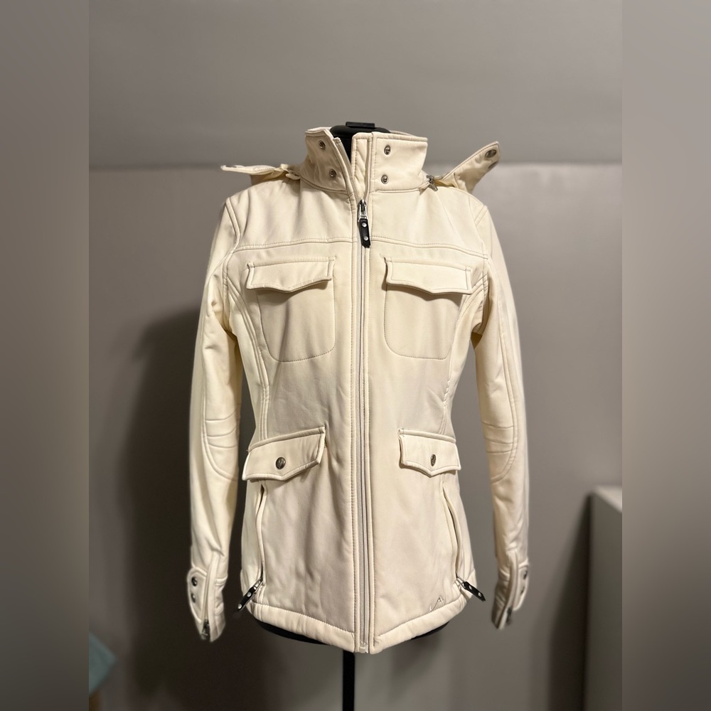 Vertical 9 Women’s Jacket, cream